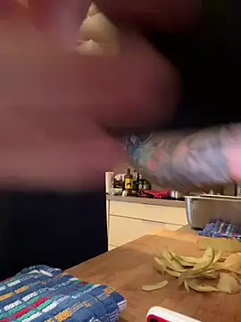 Snapshot of morfeoX chatting on 02-23-25, 04:24 morfeoX online show from 02-23-25, 04:24