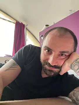 Snapshot of morfeoX chatting on 02-26-25, 01:30 morfeoX online show from 02-26-25, 01:30