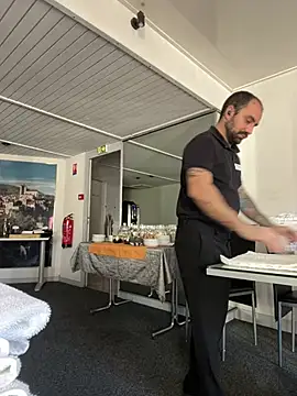 Snapshot of morfeoX chatting on 02-28-25, 01:25 morfeoX online show from 02-28-25, 01:25