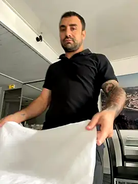 Snapshot of morfeoX chatting on 09-24-25, 11:46 morfeoX online show from 09-24-25, 11:46