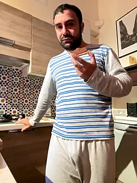 Snapshot of morfeoX chatting on 10-02-25, 06:20 morfeoX online show from 10-02-25, 06:20