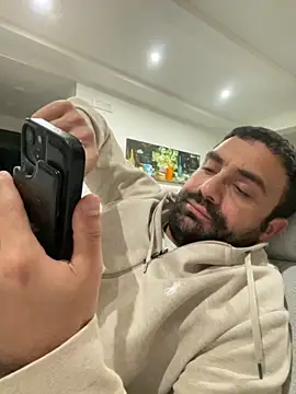 Snapshot of morfeoX chatting on 10-06-25, 10:18 morfeoX online show from 10-06-25, 10:18