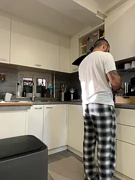 Snapshot of morfeoX chatting on 10-09-25, 06:00 morfeoX online show from 10-09-25, 06:00