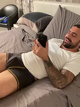 Snapshot of morfeoX chatting on 10-10-25, 10:53 morfeoX online show from 10-10-25, 10:53