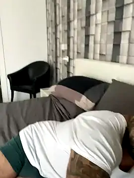 Snapshot of morfeoX chatting on 10-11-25, 01:42 morfeoX online show from 10-11-25, 01:42