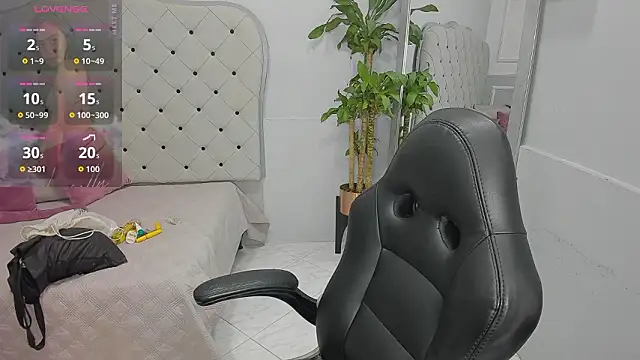 Snapshot of lucelly_15 chatting on 02-12-26, 11:27 lucelly 15 online show from 02-12-26, 11:27