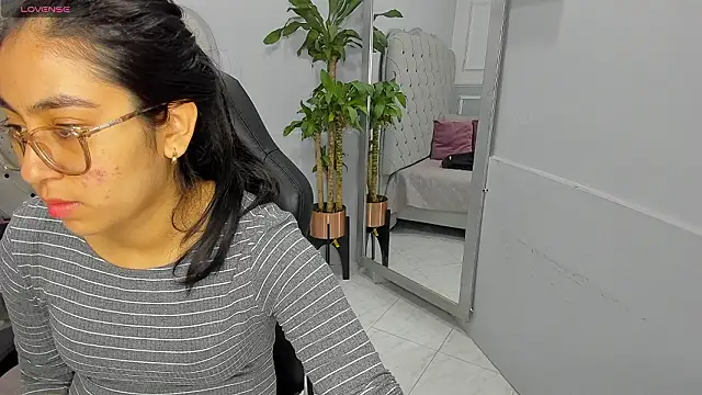 Snapshot of lucelly_15 chatting on 02-13-26, 11:50 lucelly 15 online show from 02-13-26, 11:50
