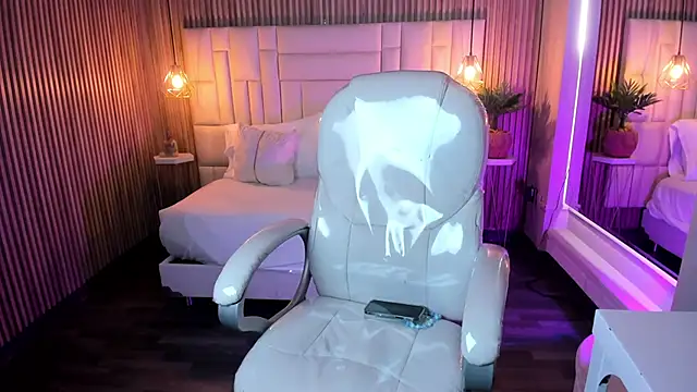 MelanieHillss online show from 10-19-25, 05:08