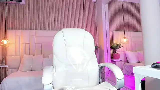 MelanieHillss online show from 10-29-25, 05:10