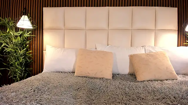 MelanieHillss online show from 03-05-26, 04:19