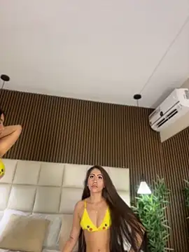 MelanieHillss online show from 05-03-26, 05:24