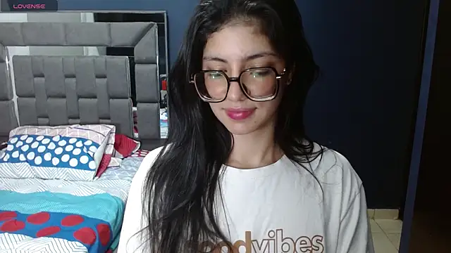 Snapshot of Violett_11 chatting on 03-15-25, 05:08 Violett 11 online show from 03-15-25, 05:08