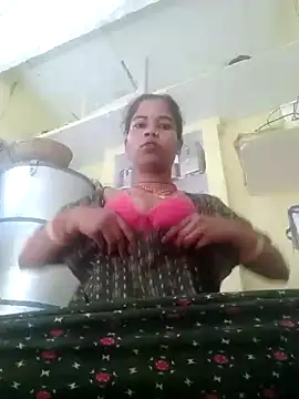 Snapshot of MEENA_ROY chatting on 02-21-25, 03:23 MEENA ROY online show from 02-21-25, 03:23