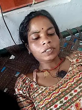 Snapshot of MEENA_ROY chatting on 04-15-26, 05:47 MEENA ROY online show from 04-15-26, 05:47