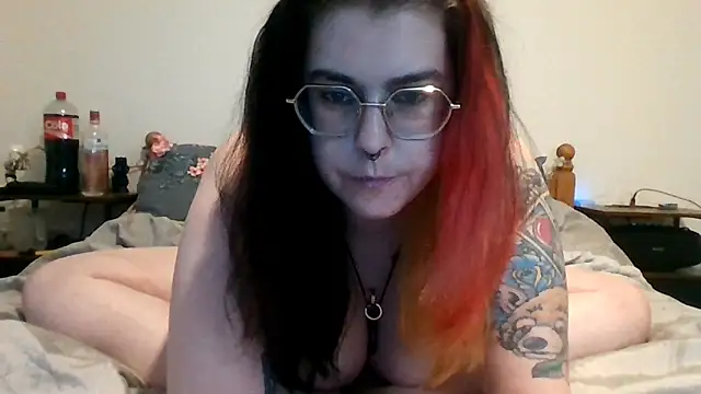 Snapshot of Tattooedlady_0626 chatting on 11-08-25, 03:23 Tattooedlady 0626 online show from 11-08-25, 03:23