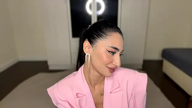 Snapshot of alissadreams chatting on 10-11-25, 06:17 alissadreams online show from 10-11-25, 06:17