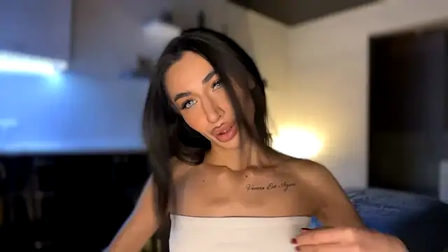 Snapshot of alissadreams chatting on 10-26-25, 05:41 alissadreams online show from 10-26-25, 05:41