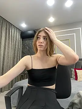 Snapshot of MilaSwe chatting on 02-18-25, 05:42 MilaSwe online show from 02-18-25, 05:42