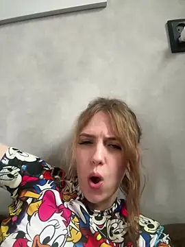 Snapshot of MilaSwe chatting on 03-12-25, 12:57 MilaSwe online show from 03-12-25, 12:57