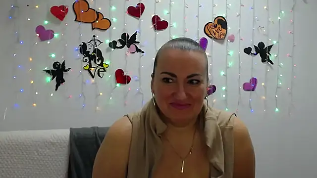 DianaMGG online show from 03-05-25, 06:12