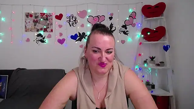DianaMGG online show from 03-06-25, 12:41