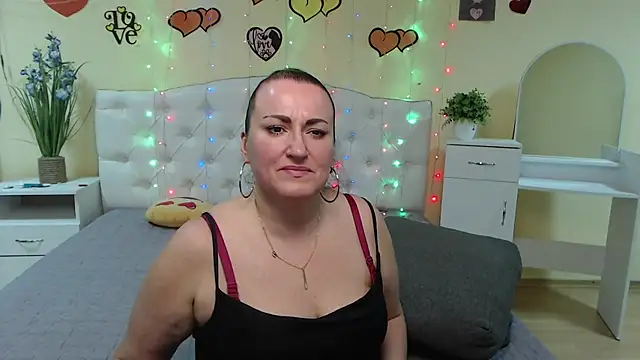 DianaMGG online show from 03-12-25, 09:44