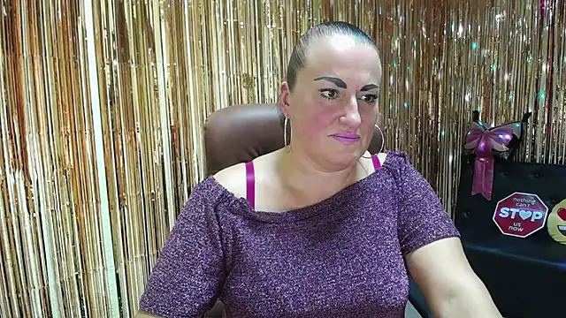 Snapshot of DianaMGG chatting on 10-07-25, 06:38 DianaMGG online show from 10-07-25, 06:38