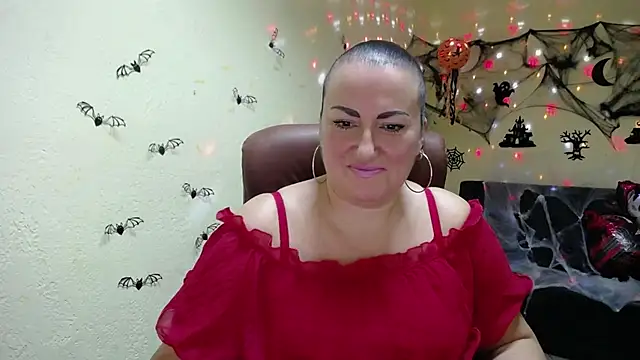 Snapshot of DianaMGG chatting on 10-22-25, 05:30 DianaMGG online show from 10-22-25, 05:30