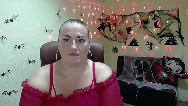 Snapshot of DianaMGG chatting on 10-27-25, 06:23 DianaMGG online show from 10-27-25, 06:23