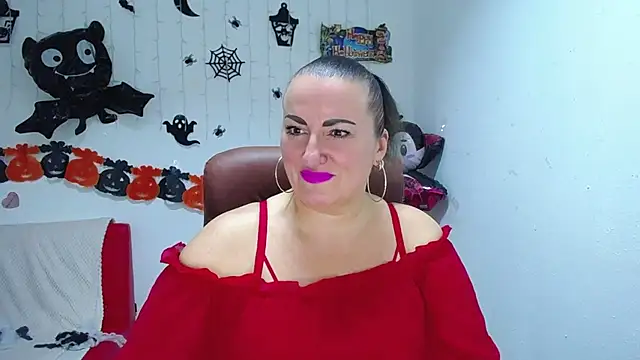 Snapshot of DianaMGG chatting on 11-04-25, 06:23 DianaMGG online show from 11-04-25, 06:23