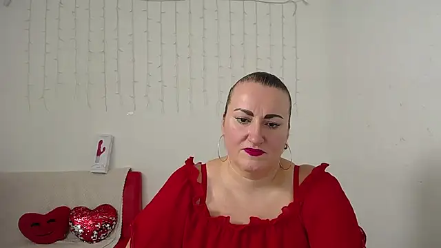Snapshot of DianaMGG chatting on 11-10-25, 06:29 DianaMGG online show from 11-10-25, 06:29