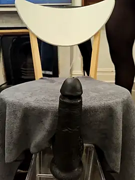 Snapshot of MystiqueRider chatting on 11-22-25, 04:33 MystiqueRider online show from 11-22-25, 04:33