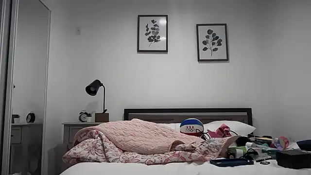 Snapshot of greekmythics chatting on 12-18-25, 09:21 greekmythics online show from 12-18-25, 09:21