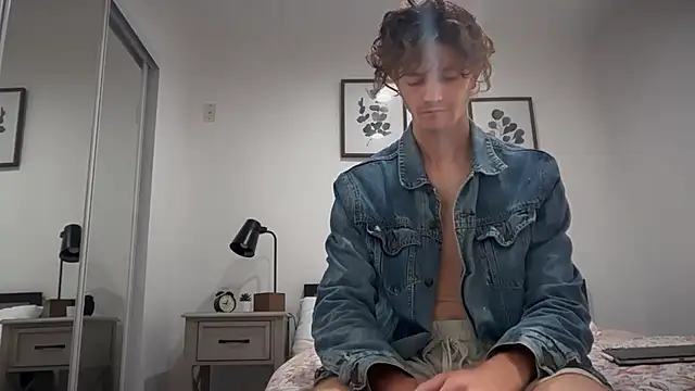 Snapshot of greekmythics chatting on 12-20-25, 02:13 greekmythics online show from 12-20-25, 02:13