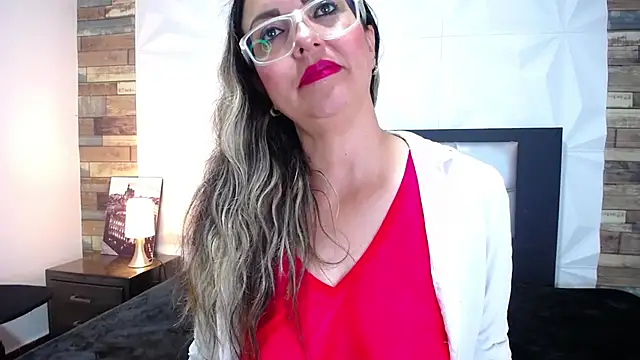 Snapshot of Azaahara_ chatting on 03-18-25, 02:04 Azaahara online show from 03-18-25, 02:04