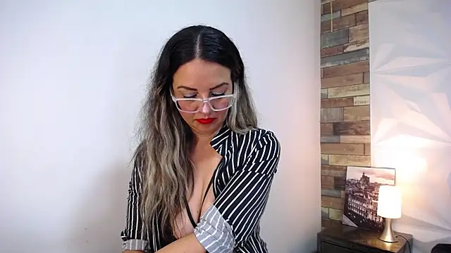 Snapshot of Azaahara_ chatting on 03-19-25, 02:24 Azaahara online show from 03-19-25, 02:24