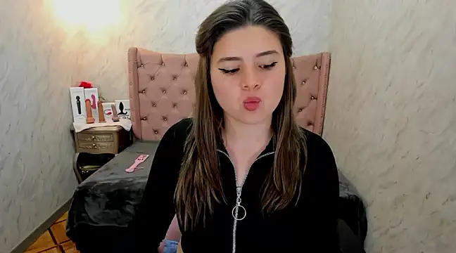 Snapshot of Lianngrace chatting on 02-22-25, 05:02 Lianngrace online show from 02-22-25, 05:02