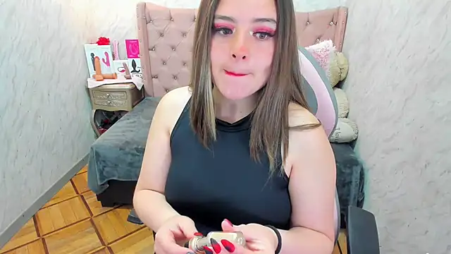 Snapshot of Lianngrace chatting on 10-18-25, 12:39 Lianngrace online show from 10-18-25, 12:39