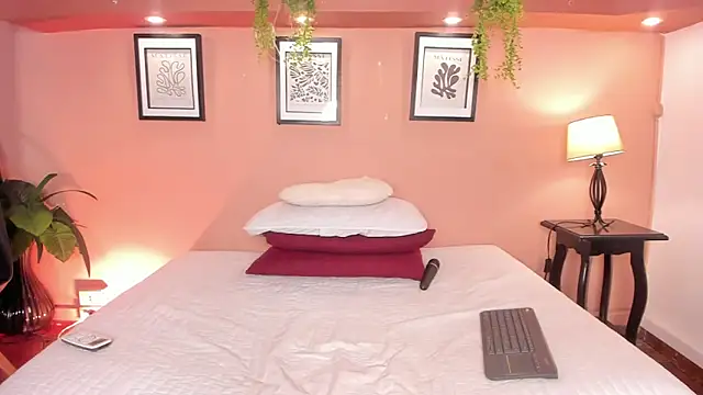 Snapshot of SofiaBennett_ chatting on 03-18-26, 12:08 SofiaBennett online show from 03-18-26, 12:08