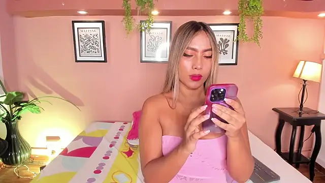 Snapshot of SofiaBennett_ chatting on 05-04-26, 01:07 SofiaBennett online show from 05-04-26, 01:07