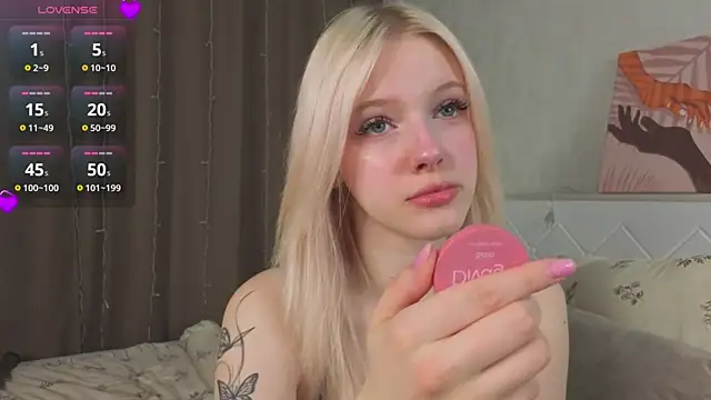 Snapshot of EdlaHewell chatting on 02-17-26, 01:35 EdlaHewell online show from 02-17-26, 01:35