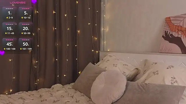 Snapshot of EdlaHewell chatting on 02-21-26, 01:06 EdlaHewell online show from 02-21-26, 01:06