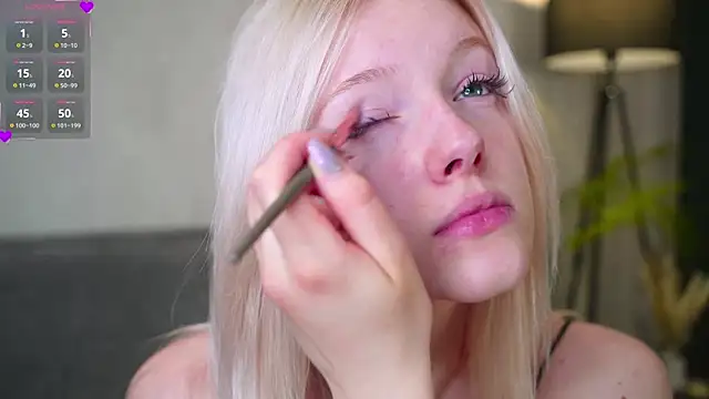 Snapshot of EdlaHewell chatting on 03-06-26, 01:13 EdlaHewell online show from 03-06-26, 01:13