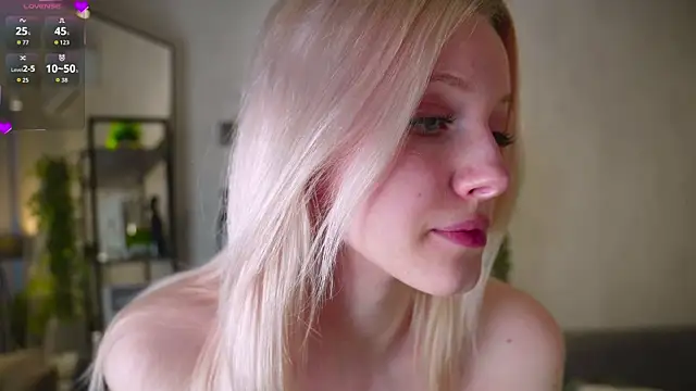 Snapshot of EdlaHewell chatting on 03-08-26, 02:04 EdlaHewell online show from 03-08-26, 02:04