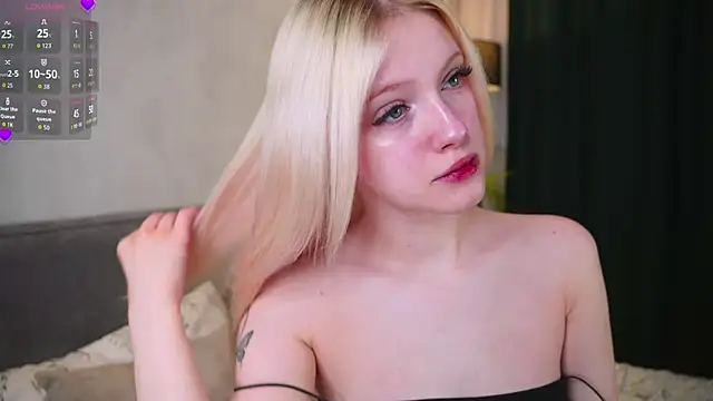 Snapshot of EdlaHewell chatting on 03-17-26, 01:21 EdlaHewell online show from 03-17-26, 01:21