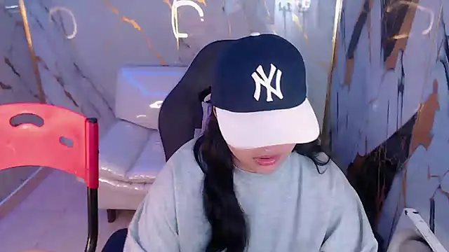 melany rouse18 online show from 10-04-25, 01:53