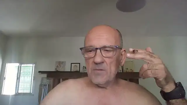 Snapshot of llopaco chatting on 08-04-26, 11:57 llopaco online show from 08-04-26, 11:57