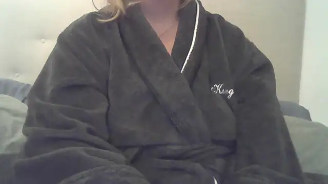 Snapshot of sizha6 chatting on 10-15-25, 04:45 sizha6 online show from 10-15-25, 04:45