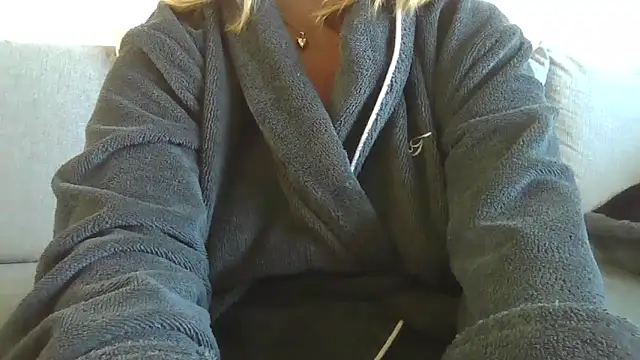 Snapshot of sizha6 chatting on 10-20-25, 12:05 sizha6 online show from 10-20-25, 12:05