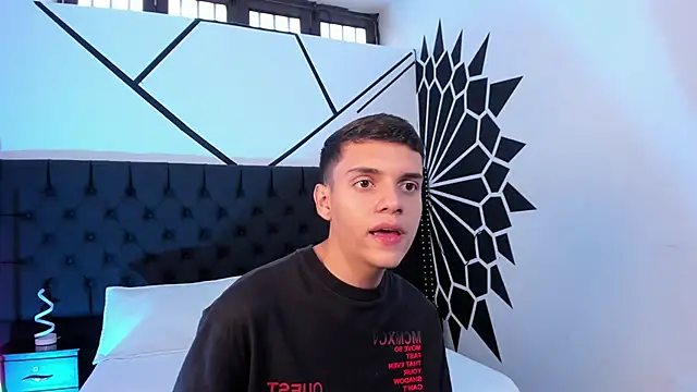 JacobRoberts1 online show from 10-09-25, 09:13